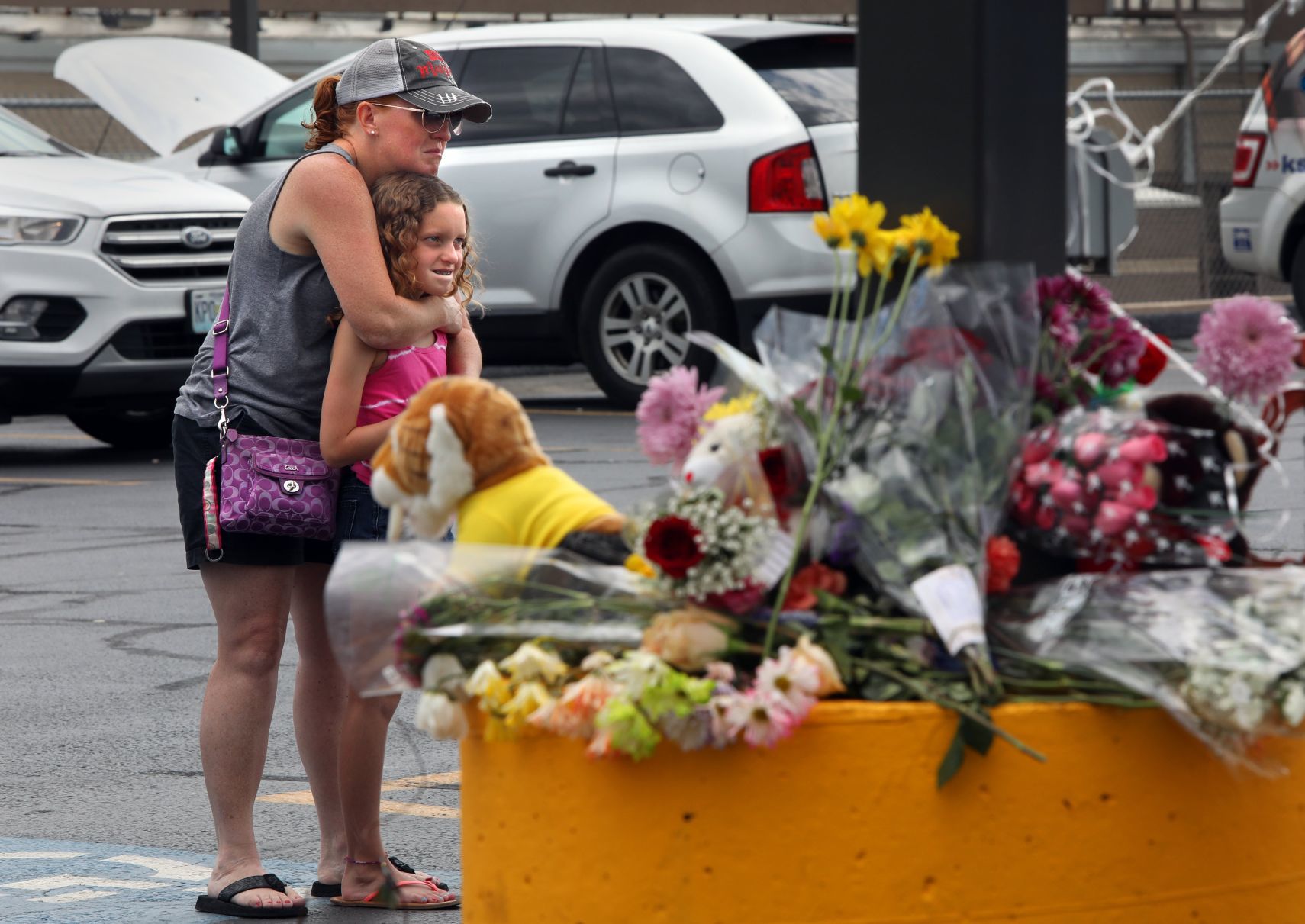 Amid storm warnings 17 die - 9 from one family - when boat capsizes on Table Rock Lake